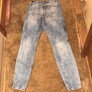 Womens silver jeans never warn